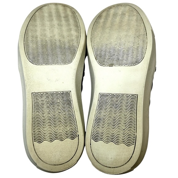 Steve Madden Black Quilted Slip-On Shoes. Size 8.5 - Picture 6 of 7